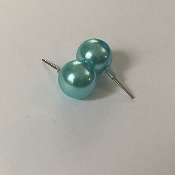 ๐Sale ๐2 for $10 NWOT powder blue metallic large oversized ball post earrings - Picture 3 of 5